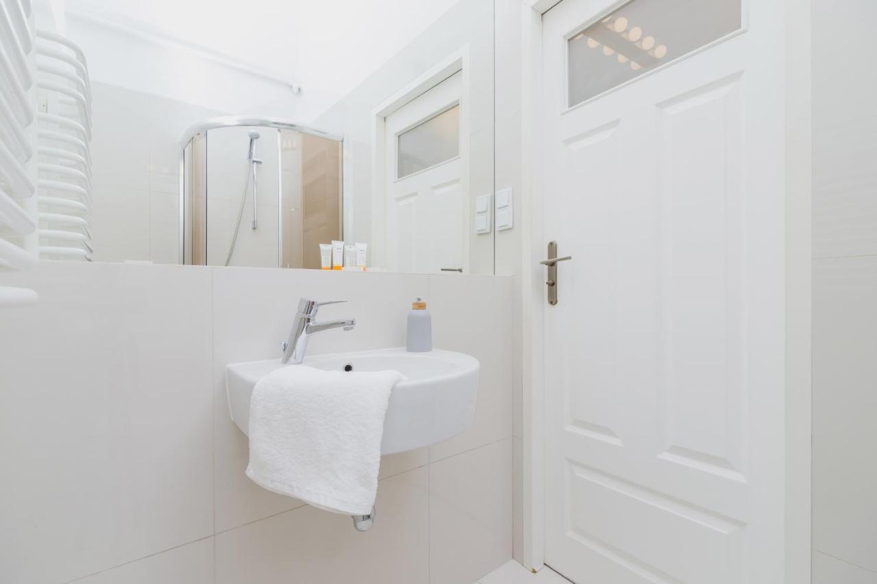 Apartment Pijarska Krakow By Noclegi Renters Bagian luar foto