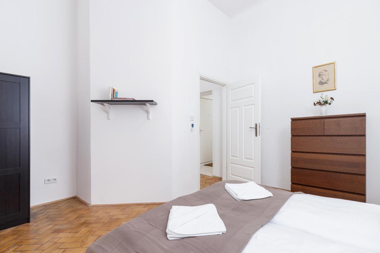 Apartment Pijarska Krakow By Noclegi Renters Bagian luar foto